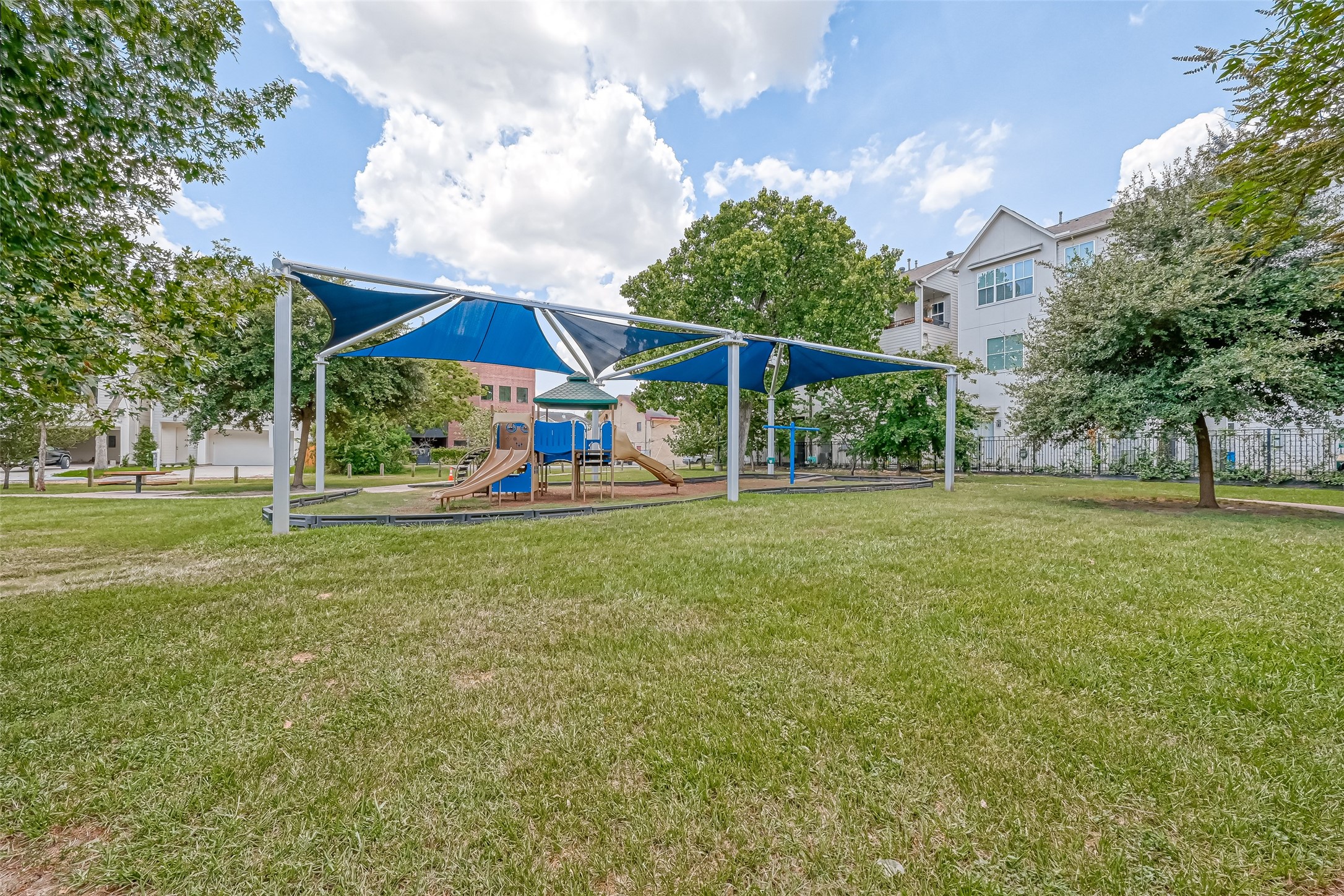 5315 Lillian Street Houston, TX 77007 - Photo 44 of 47 a view of a house with a yard