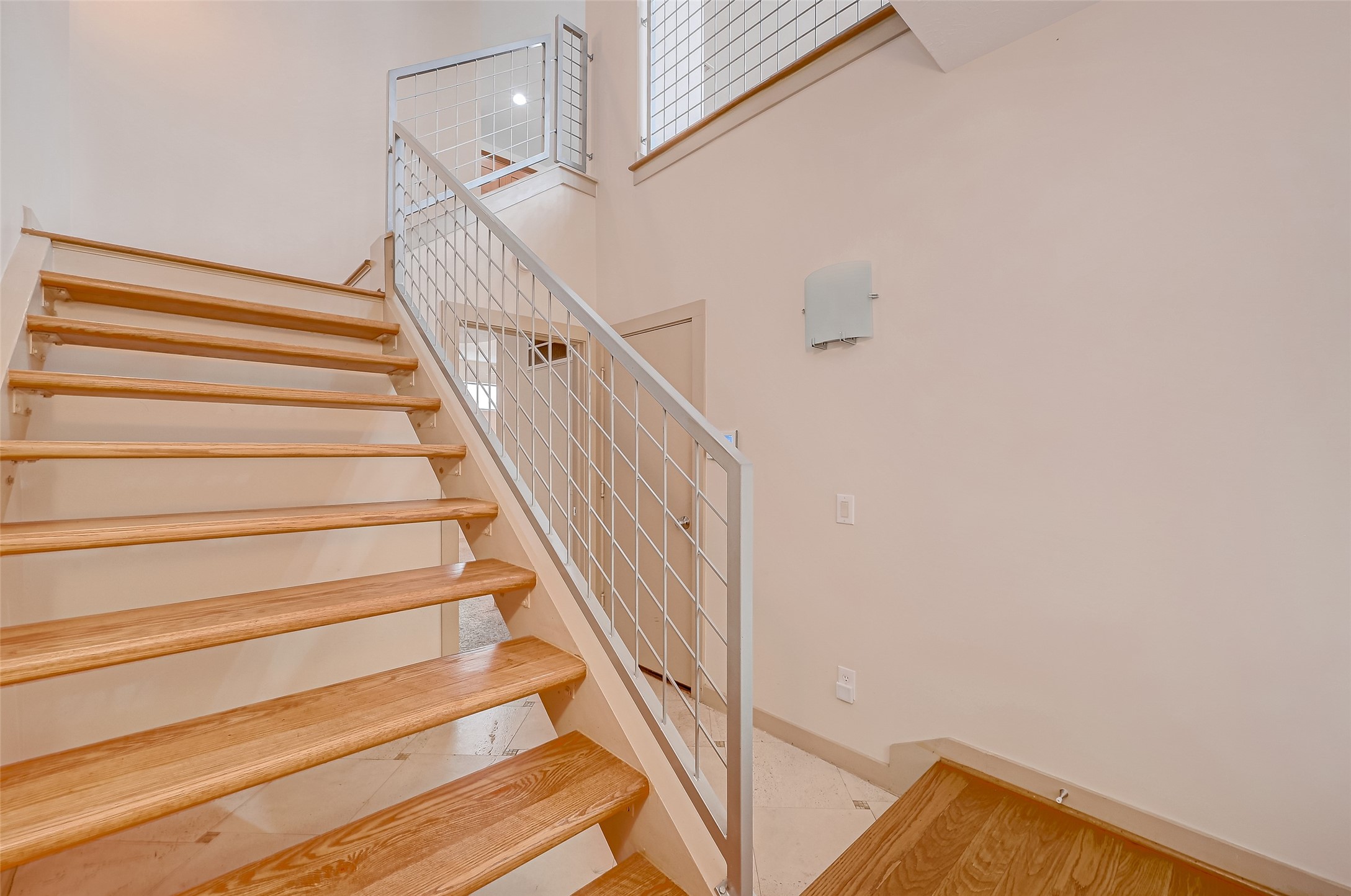 5315 Lillian Street Houston, TX 77007 - Photo 6 of 47 a view of entryway