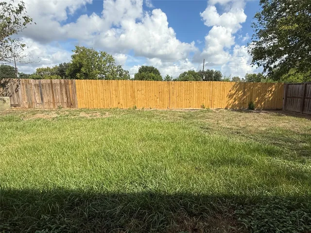 $1,800 | 2114 West Greens Road, Houston, TX 77067