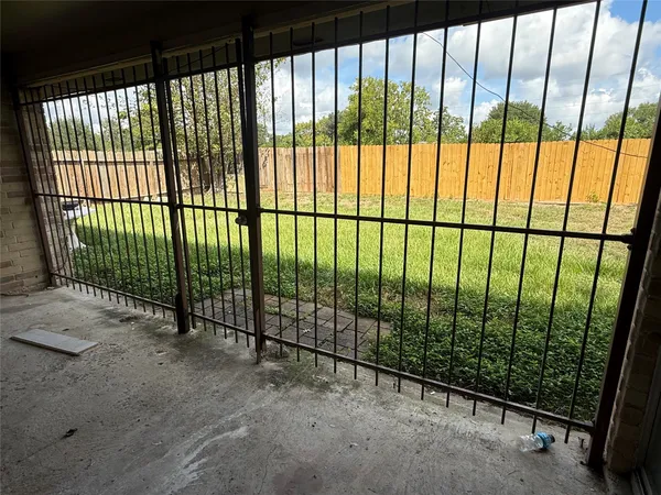 $1,695 | 2114 West Greens Road, Houston, TX 77067