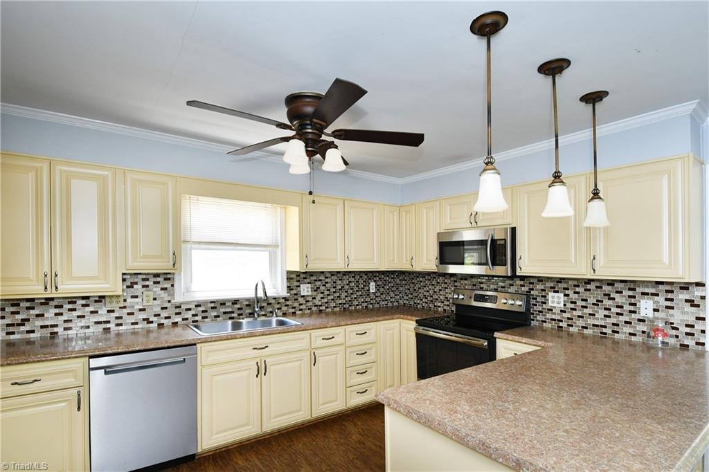 1514 Berwick Road Southwest Winston-Salem, NC 27103 - Photo 6 of 28 Gallery Image 6