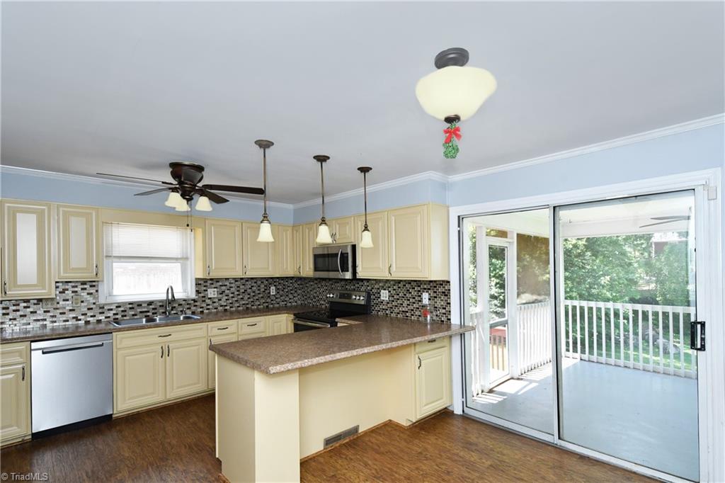 1514 Berwick Road Southwest Winston-Salem, NC 27103 - Photo 7 of 28 Gallery Image 7
