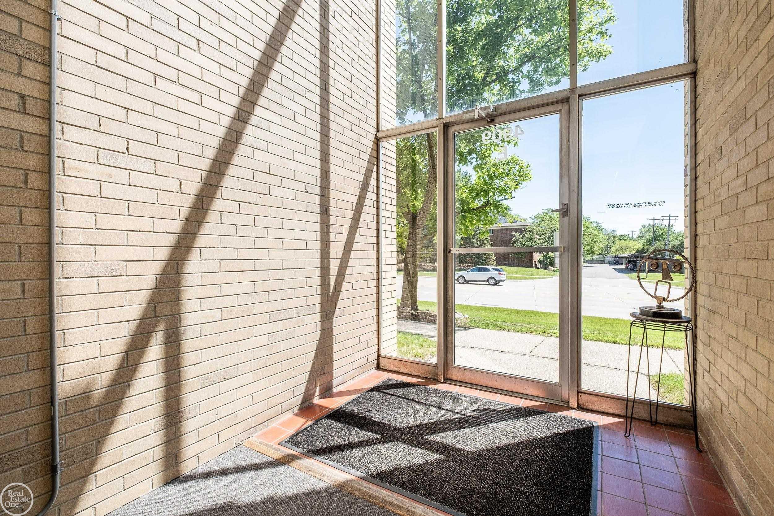 4909 Crooks Road, Unit E 5 Royal Oak, MI 48073 - Photo 25 of 35
