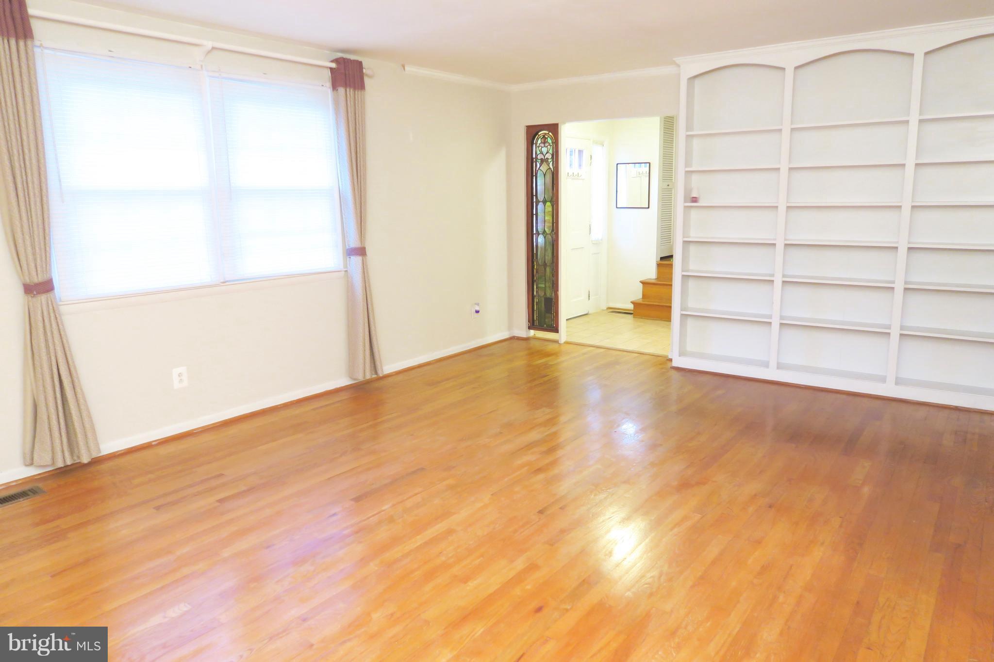 539 Dunkirk Road Baltimore, MD 21212 - Photo 2 of 24 Light & Bright