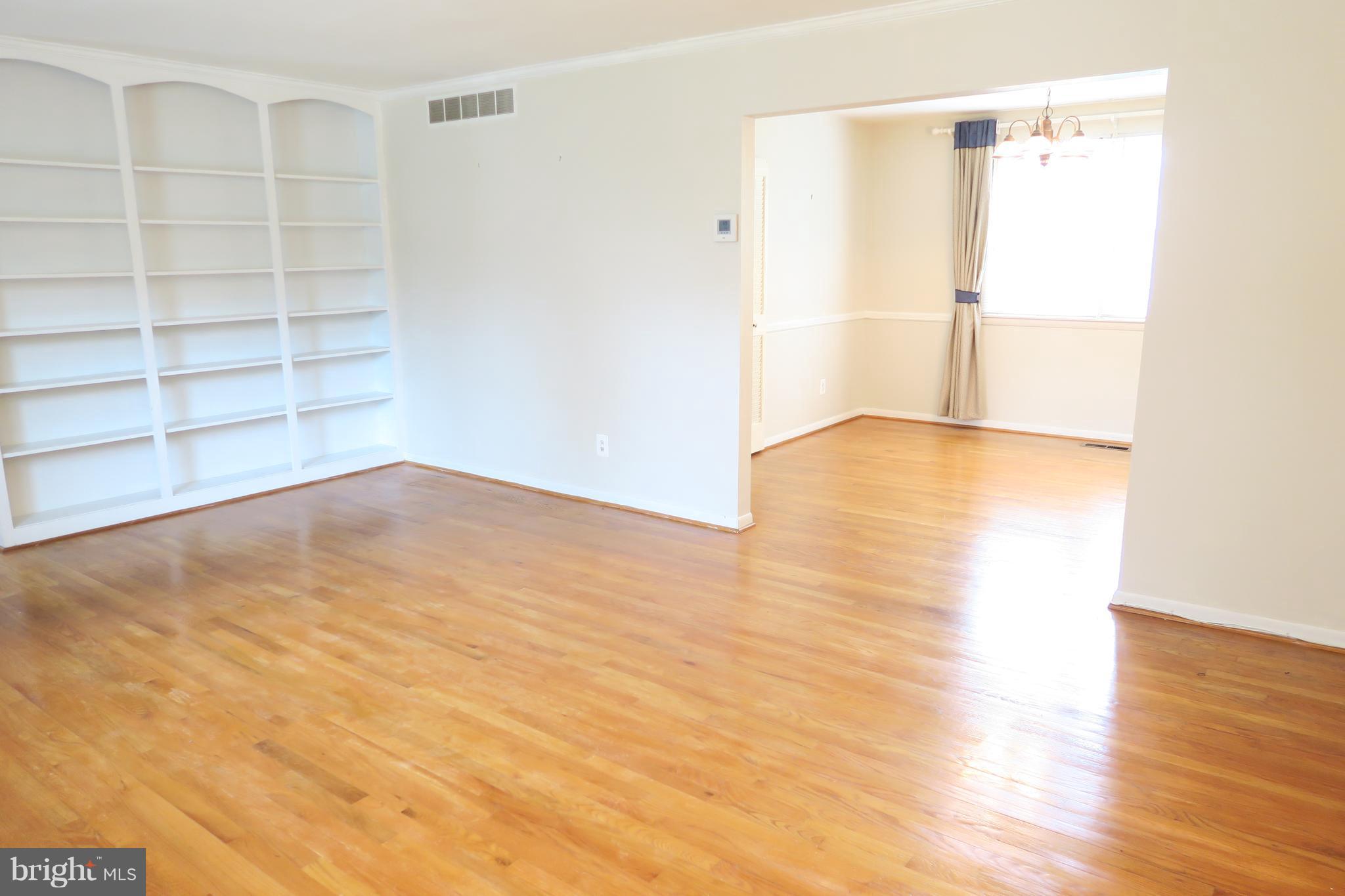 539 Dunkirk Road Baltimore, MD 21212 - Photo 3 of 24 Built in Bookcase