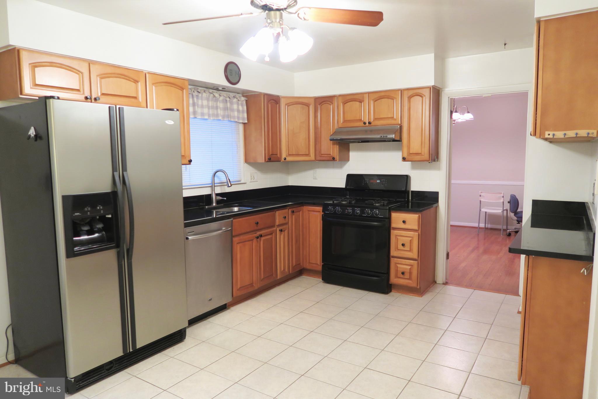 539 Dunkirk Road Baltimore, MD 21212 - Photo 5 of 24 Granite Counter