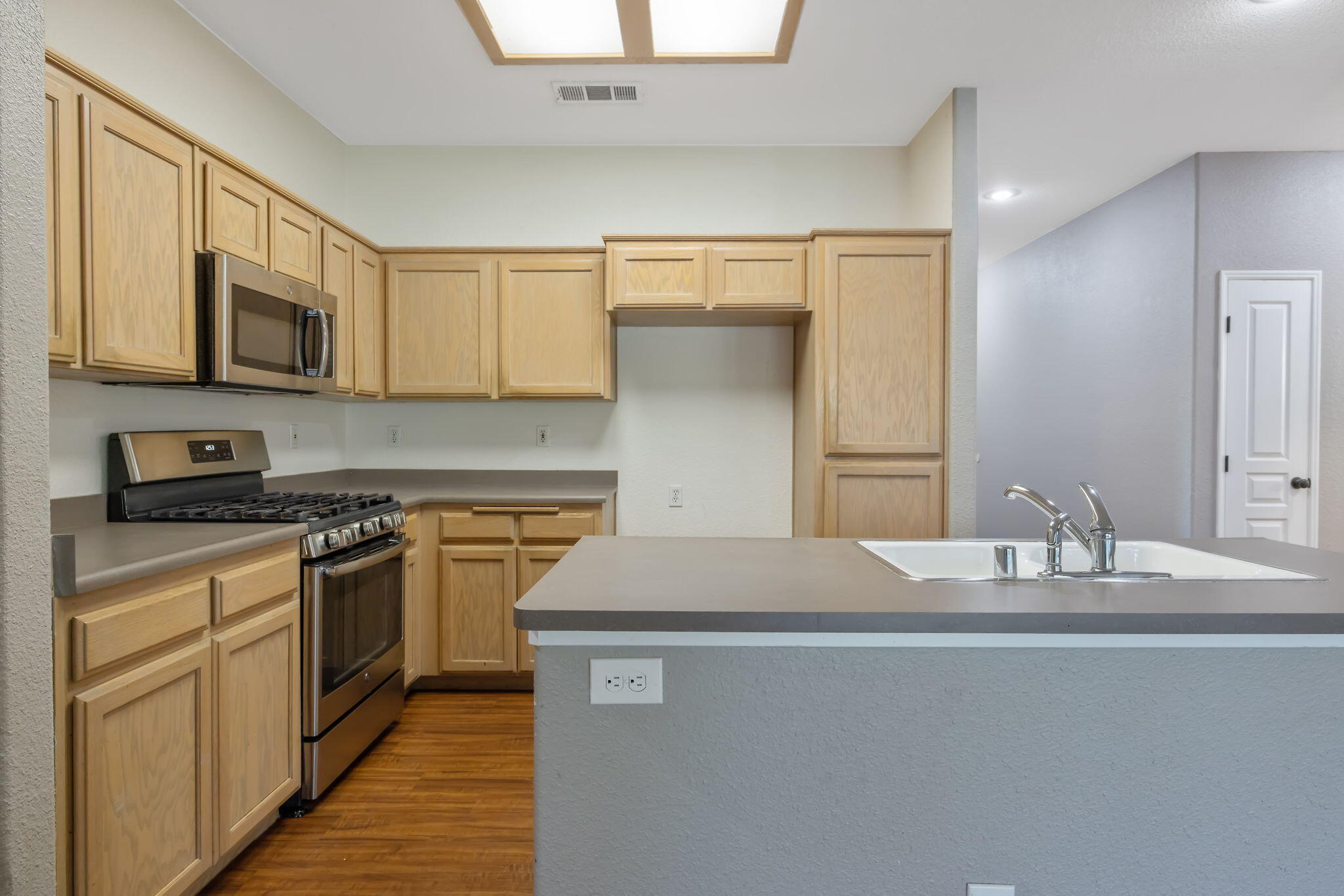 1932 Riesling Street Tulare, CA 93274 - Photo 10 of 34 17-web-or-mls-713A8965
