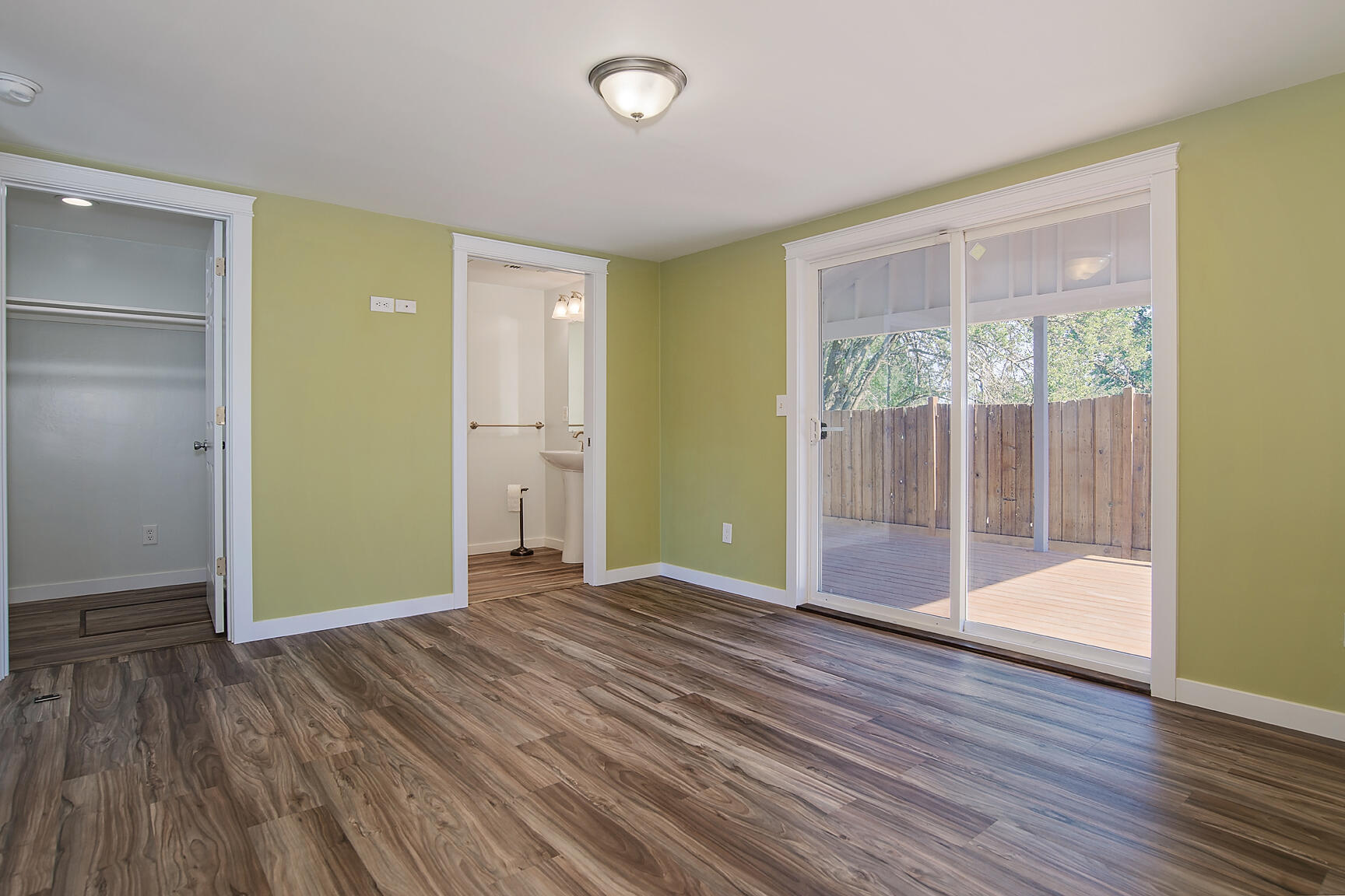 6119 Table Rock Road Central Point, OR 97502 - Photo 11 of 24 Master facing bath