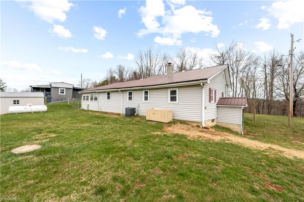 701 Lincoln Road Galax, VA 24333 - Photo 25 of 35
