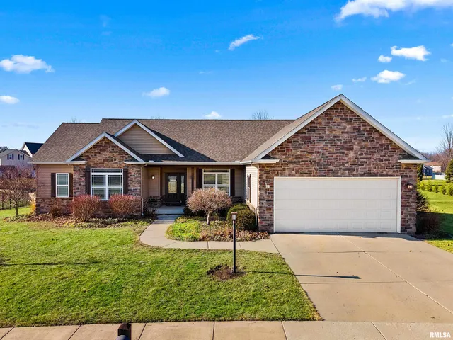 $409,000 | 526 North Hurff Drive, Elmwood, IL 61529