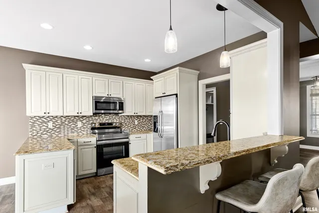 $409,000 | 526 North Hurff Drive, Elmwood, IL 61529