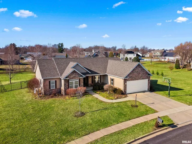 $409,000 | 526 North Hurff Drive, Elmwood, IL 61529