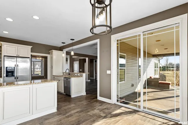 $409,000 | 526 North Hurff Drive, Elmwood, IL 61529