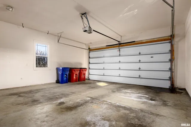 $409,000 | 526 North Hurff Drive, Elmwood, IL 61529