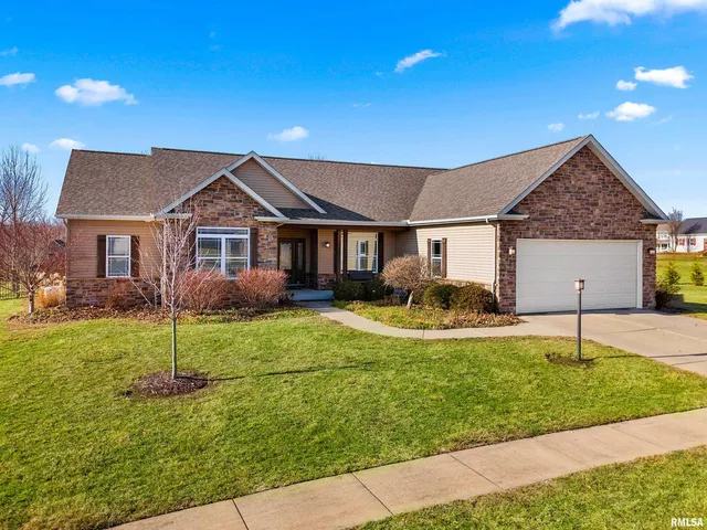 $409,000 | 526 North Hurff Drive, Elmwood, IL 61529