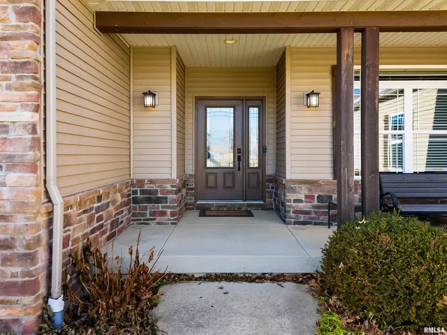 $409,000 | 526 North Hurff Drive, Elmwood, IL 61529