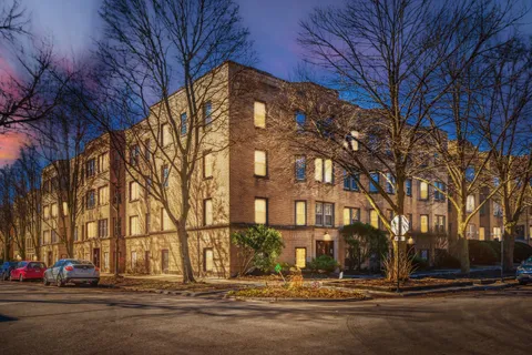 $259,900 | 2033 West Fargo Avenue, Unit 2, Chicago, IL 60645