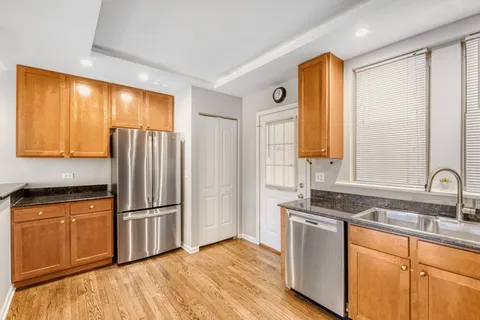 $259,900 | 2033 West Fargo Avenue, Unit 2, Chicago, IL 60645