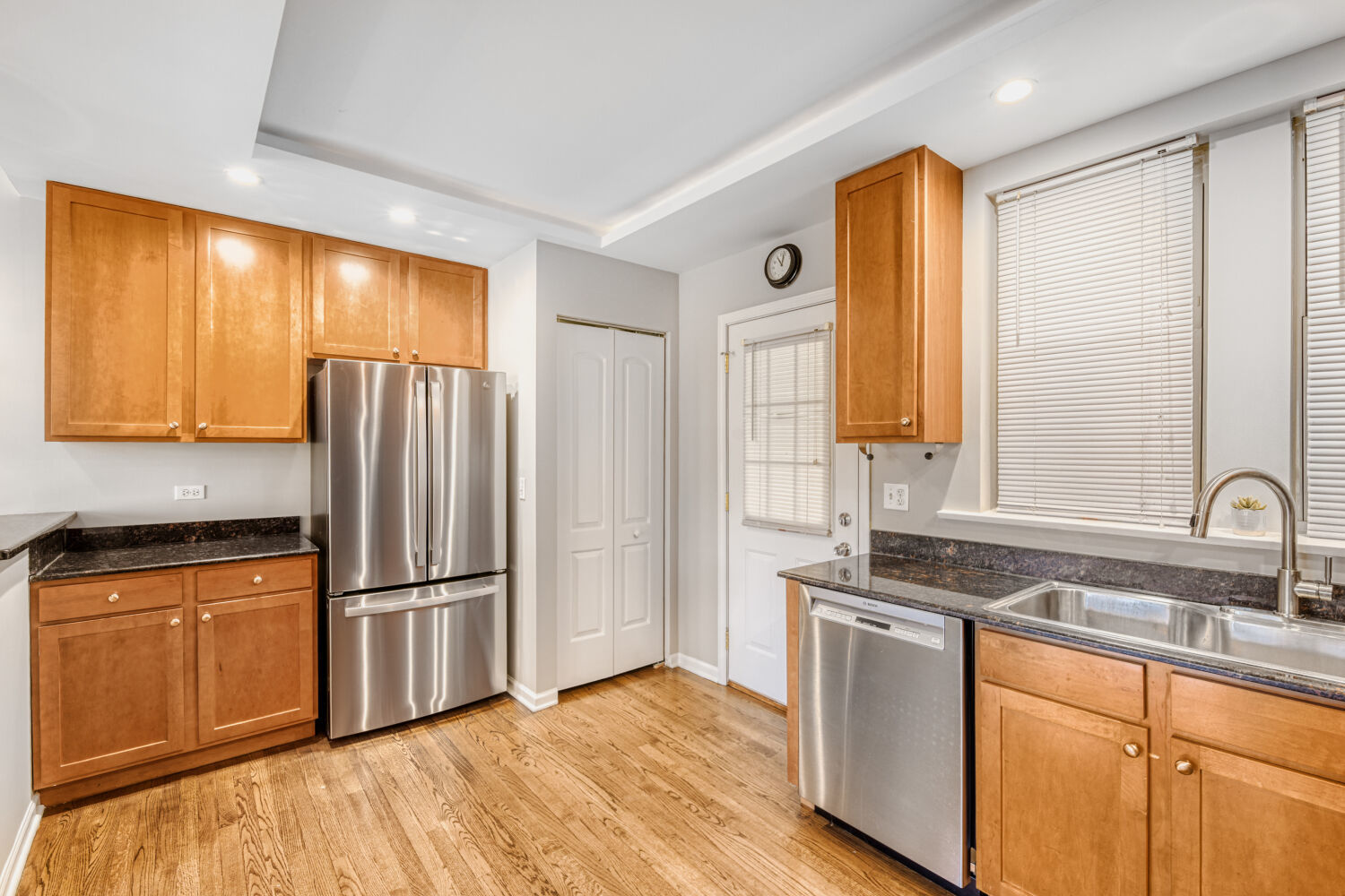 2033 West Fargo Avenue, Unit 2 Chicago, IL 60645 - Photo 11 of 33