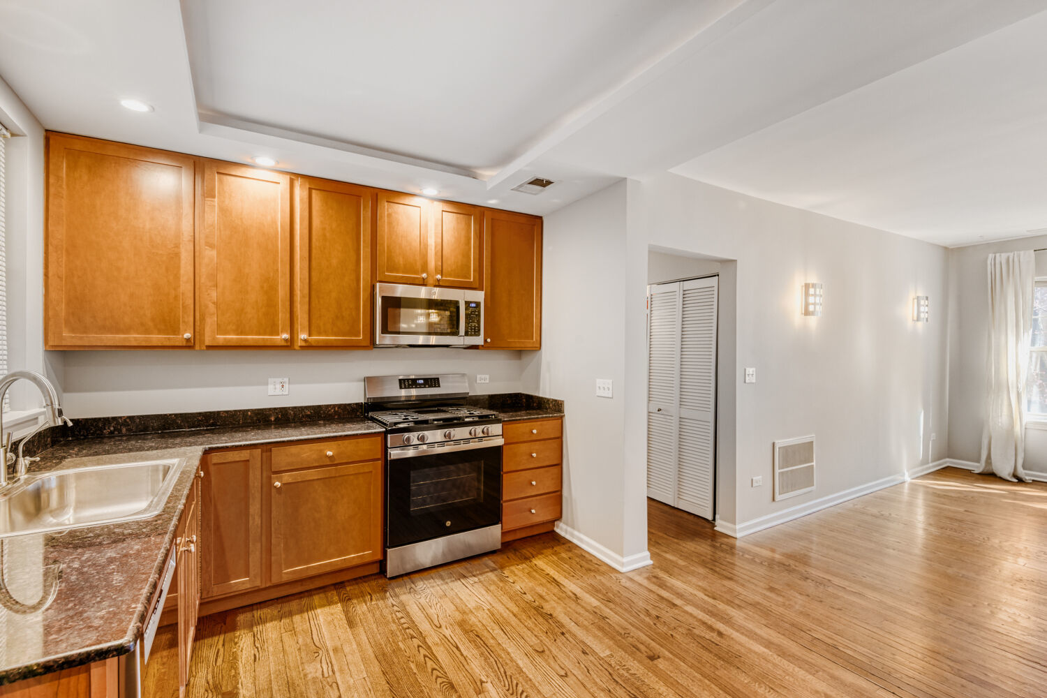 2033 West Fargo Avenue, Unit 2 Chicago, IL 60645 - Photo 13 of 33