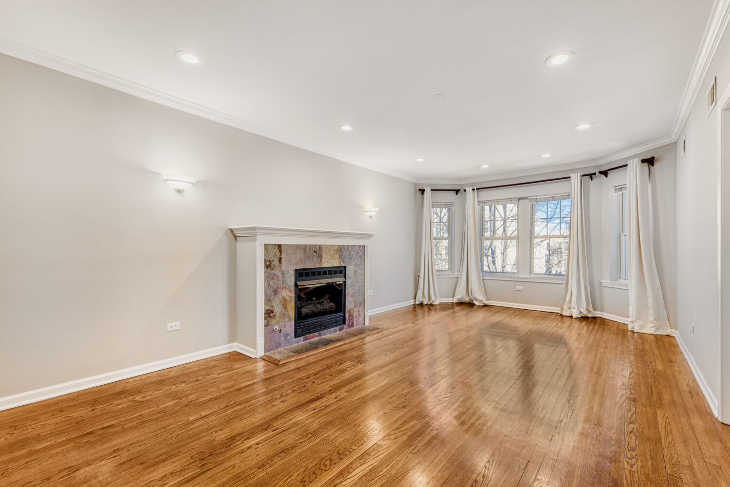 2033 West Fargo Avenue, Unit 2 Chicago, IL 60645 - Photo 3 of 33