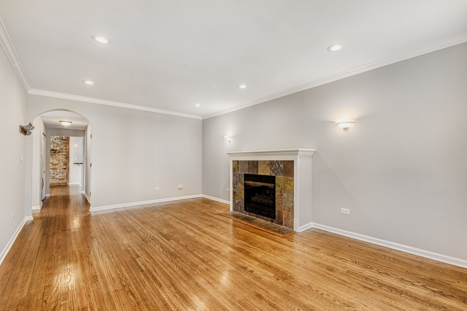 2033 West Fargo Avenue, Unit 2 Chicago, IL 60645 - Photo 4 of 33