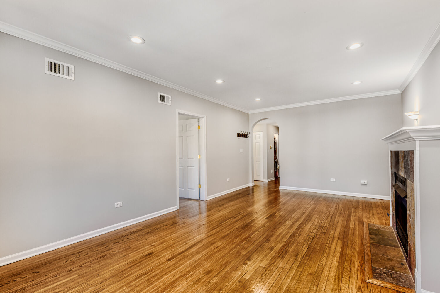 2033 West Fargo Avenue, Unit 2 Chicago, IL 60645 - Photo 5 of 33