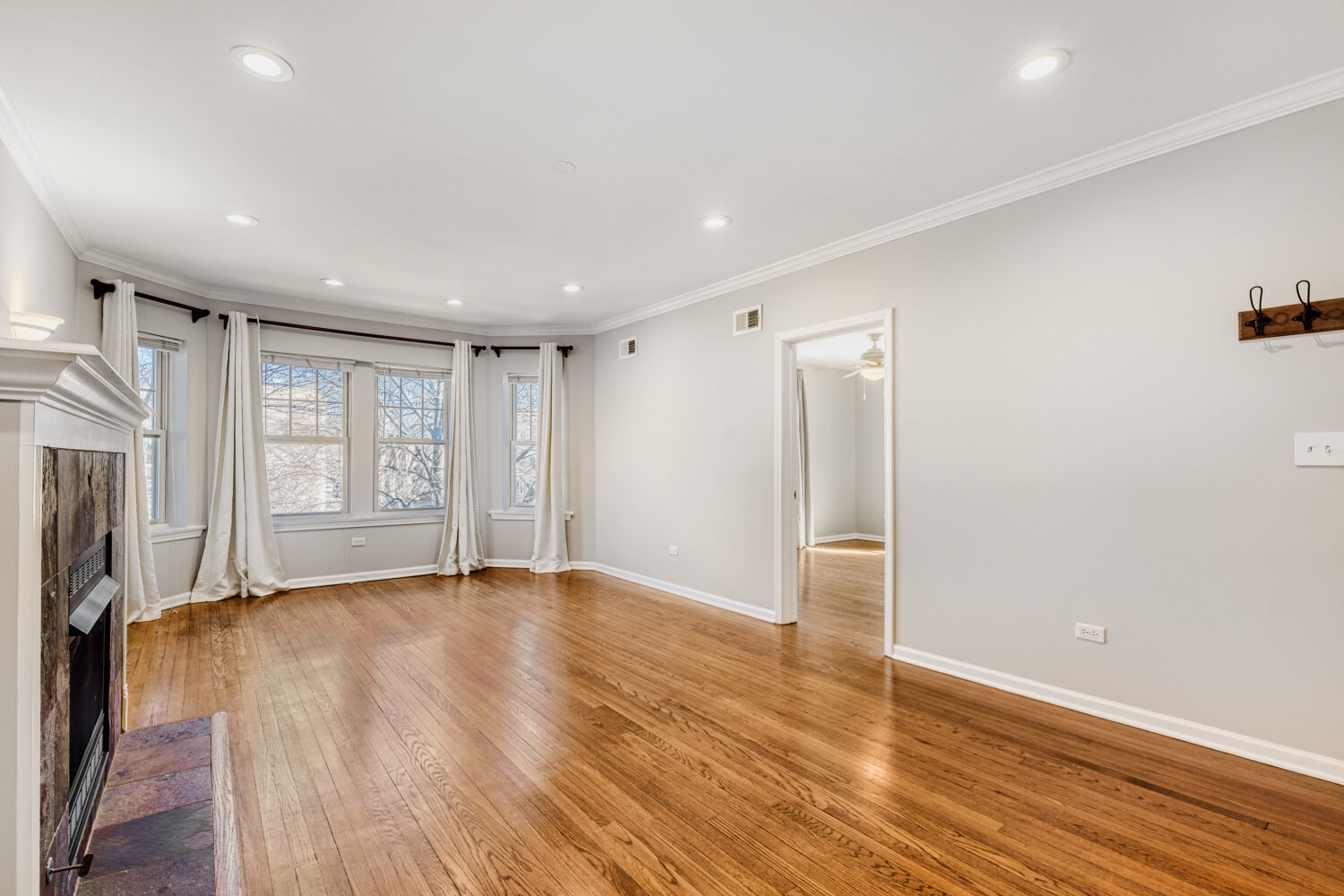 2033 West Fargo Avenue, Unit 2 Chicago, IL 60645 - Photo 6 of 33