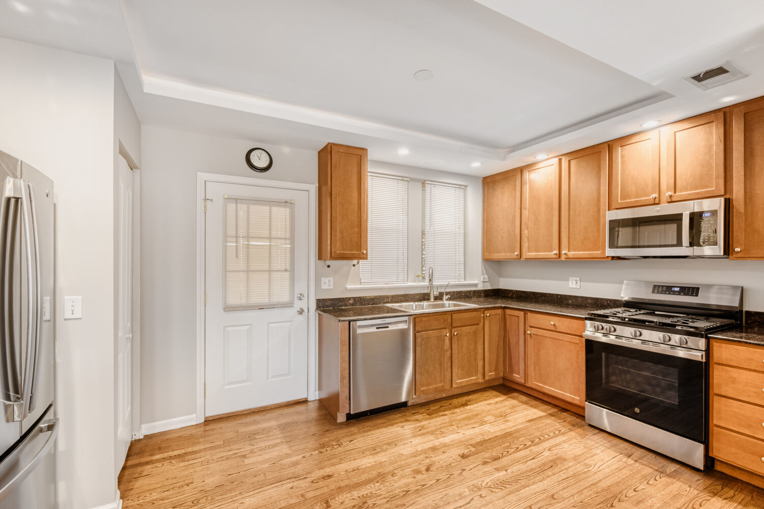 2033 West Fargo Avenue, Unit 2 Chicago, IL 60645 - Photo 9 of 33