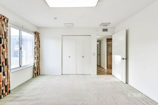 925 Scott Street Ridgecrest, CA 93555 - Photo 32 of 46 an empty room with windows and closet