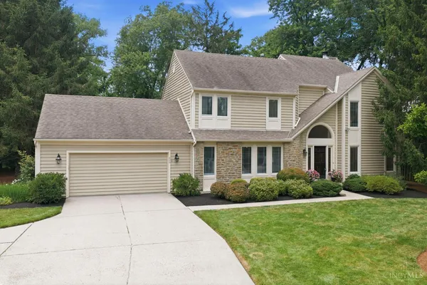 $589,900 | 800 Eaglesknoll Court, Cincinnati, OH 45230