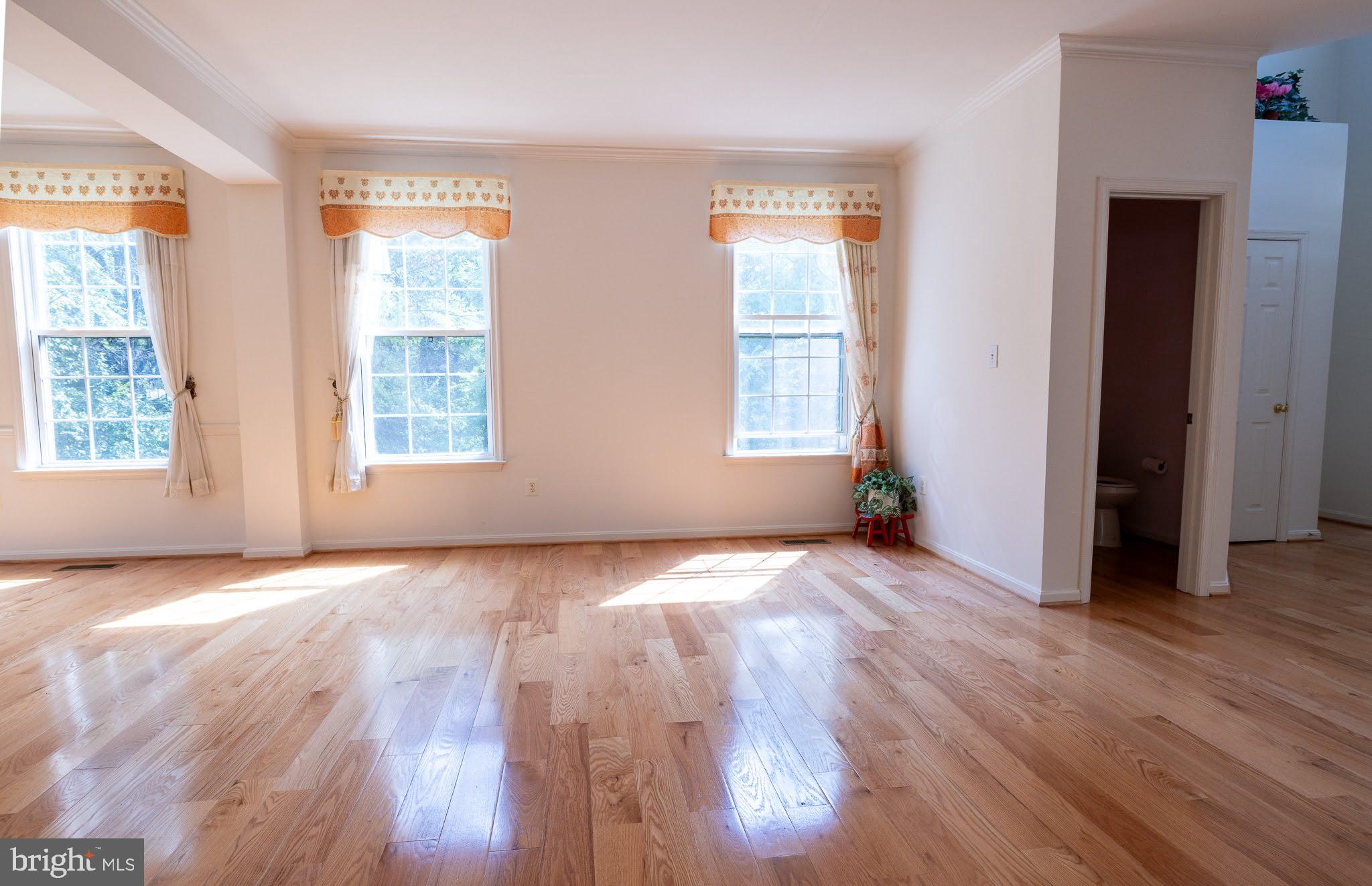 2051 Madrillon Road Vienna, VA 22182 - Photo 6 of 46 Gallery Image 6