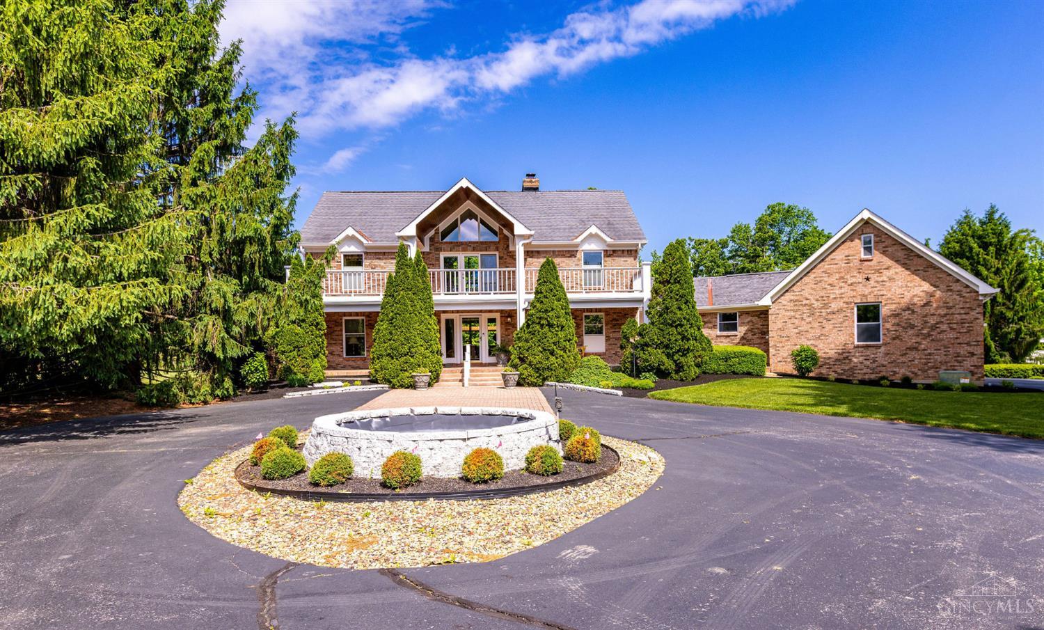 4885 Beechwood Road Cincinnati, OH 45244 - Photo 3 of 51