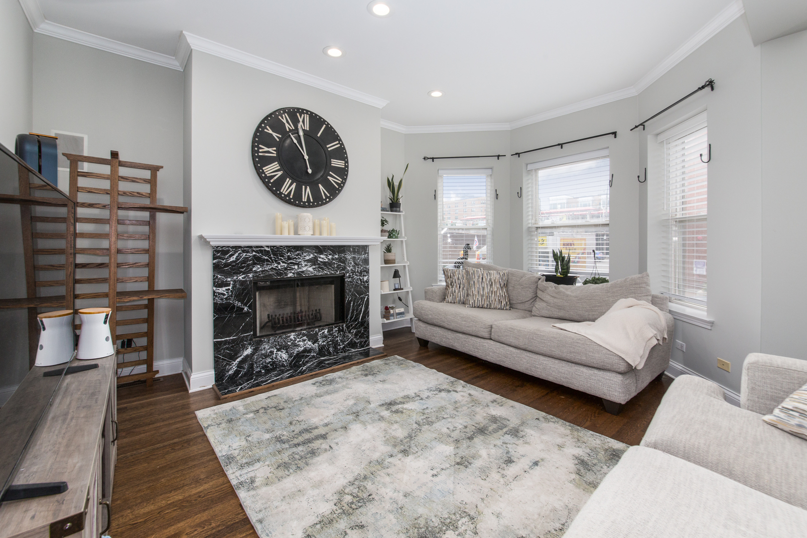 1022 West Irving Park Road, Unit 1 Chicago, IL 60613 - Photo 3 of 22 Gallery Image 3