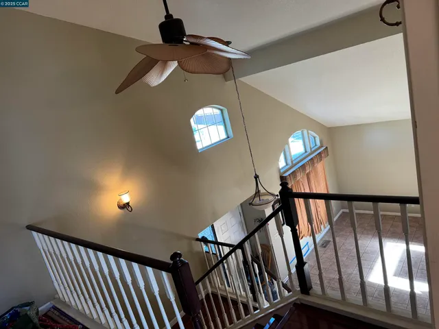 a view of entryway with a window