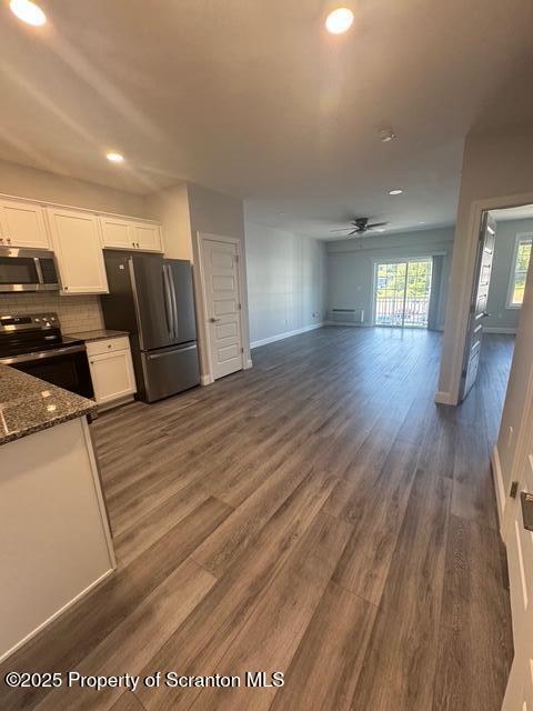 411 Circle Drive Taylor, PA 18517 - Photo 8 of 33 a view of a livingroom with wooden floor