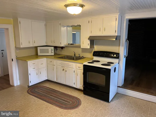 $459,900 | 317 Machamer Road, Douglassville, PA 19518