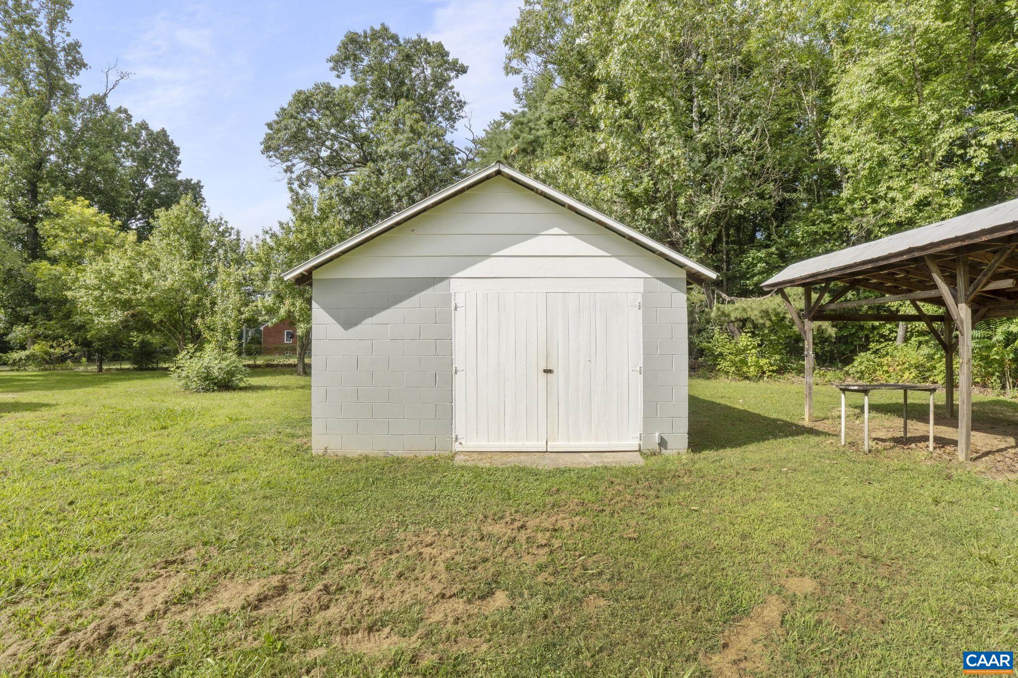 12395 South Constitution Route Scottsville, VA 24590 - Photo 22 of 37 a view of a backyard with large trees and plants