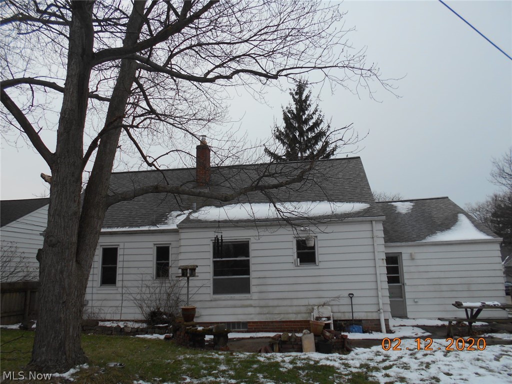 943 Learidge Road Cleveland, OH 44124 - Photo 3 of 16