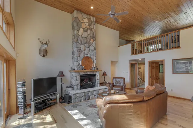 $1,499,000 | 49760 202nd Place, McGregor, MN 55760