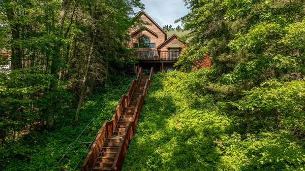 $1,499,000 | 49760 202nd Place, McGregor, MN 55760