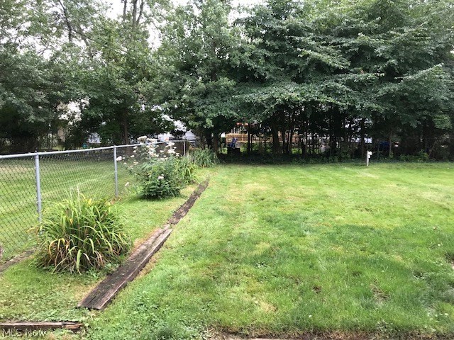 4614 College Road South Euclid, OH 44121 - Photo 28 of 34 Back yard full chain link fence around all