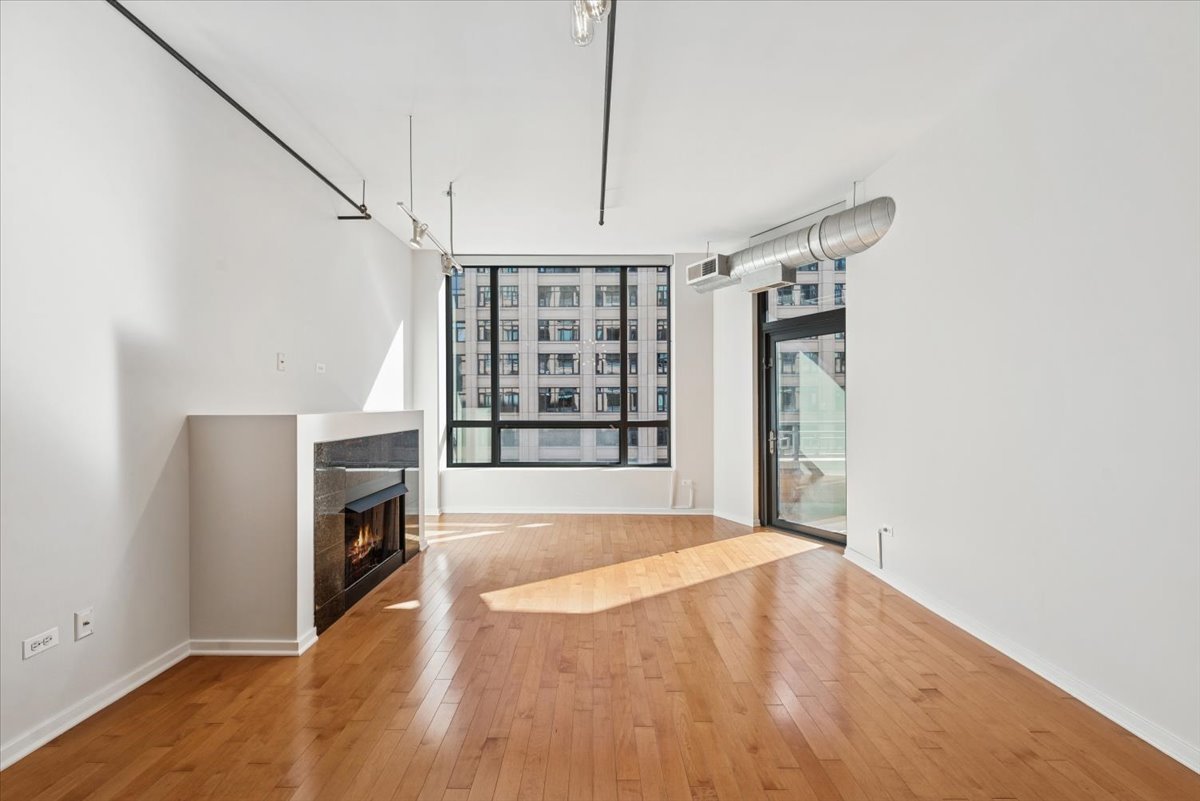 520 South State Street, Unit 907 Chicago, IL 60605 - Photo 12 of 26 a view of livingroom with hardwood floor and a ceiling fan