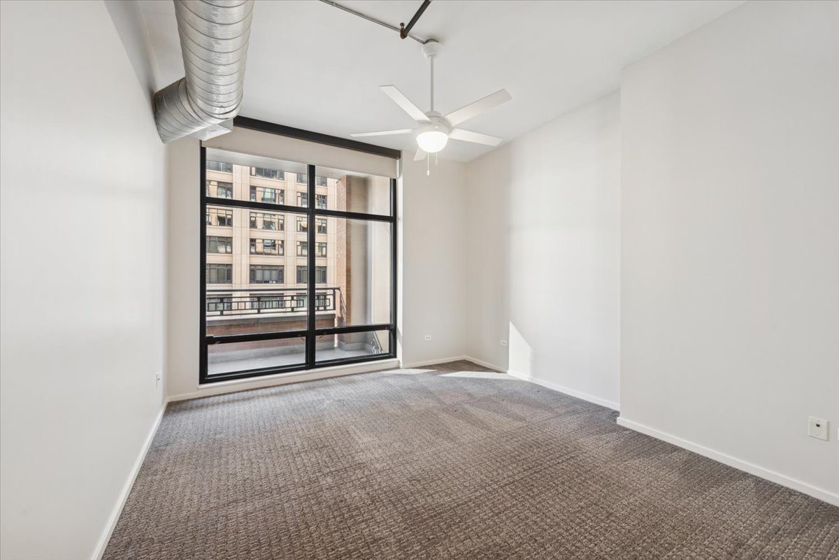 520 South State Street, Unit 907 Chicago, IL 60605 - Photo 14 of 26 a view of an empty room with windows