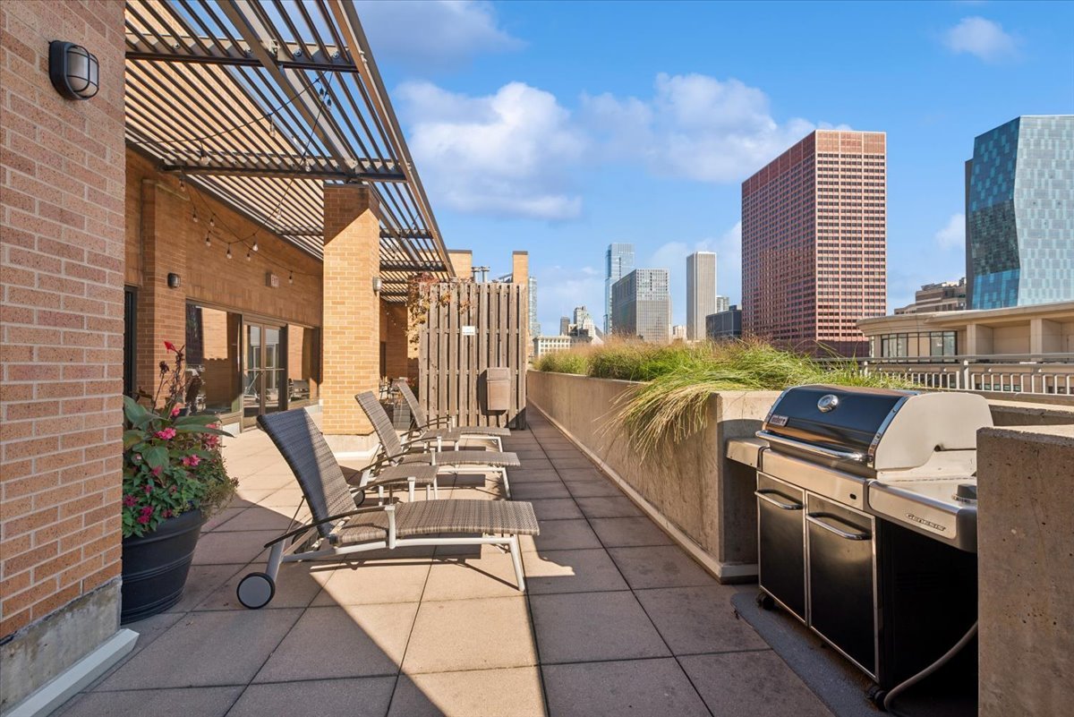 520 South State Street, Unit 907 Chicago, IL 60605 - Photo 23 of 26 a view of a patio with chairs and potted plants