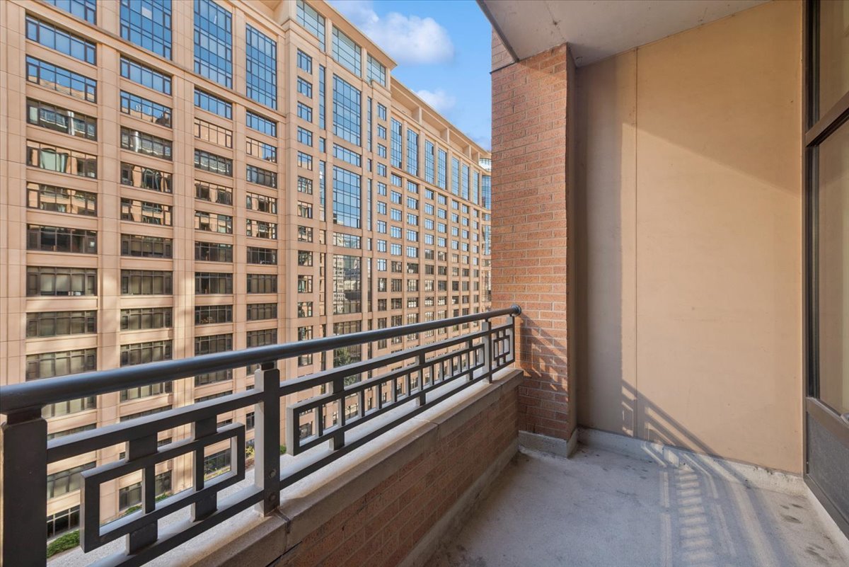 520 South State Street, Unit 907 Chicago, IL 60605 - Photo 8 of 26 a view of balcony with stairs