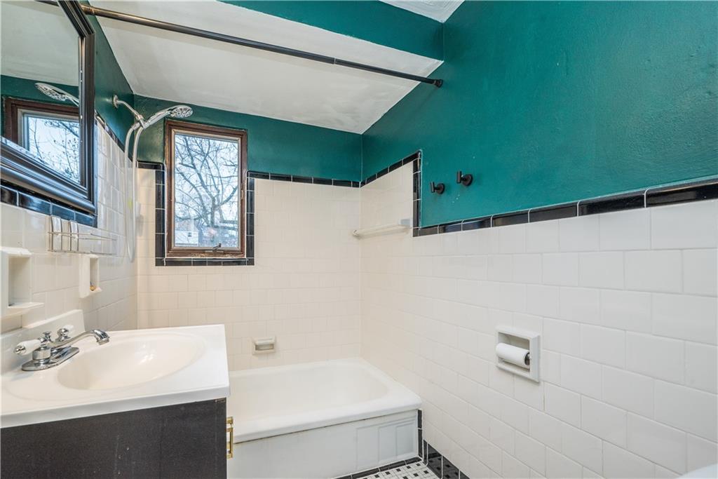 227 East Garden Road Pittsburgh, PA 15227 - Photo 11 of 27 Alternate view of full bathroom.