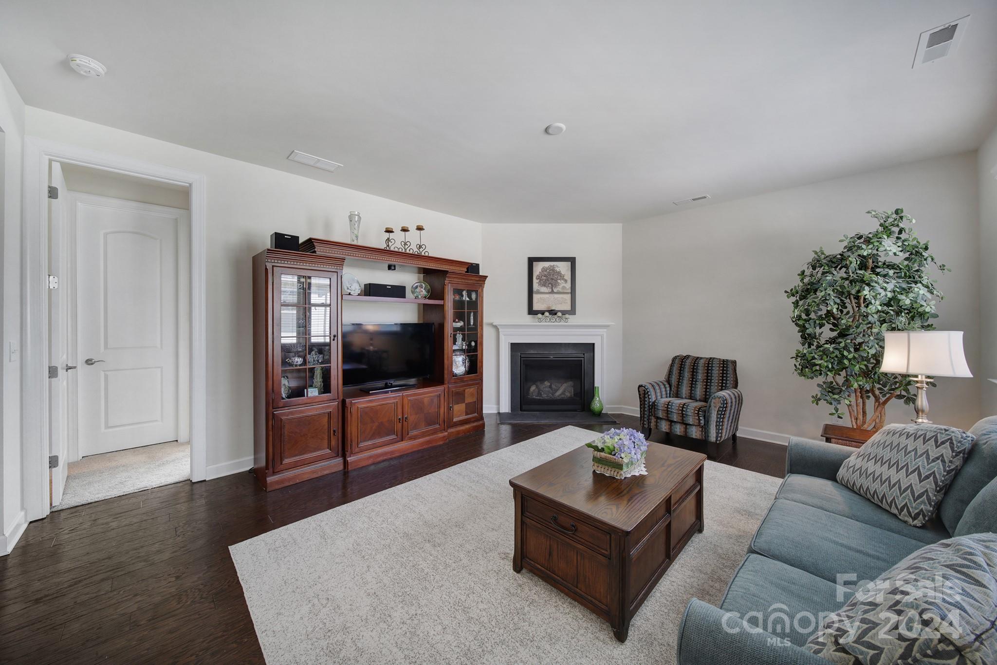 921 Landmark Run Lane Tega Cay, SC 29708 - Photo 12 of 37 Gallery Image 12
