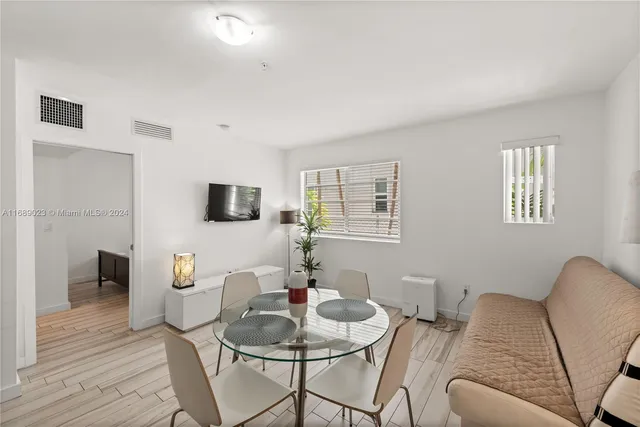 $2,000 | 1560 Meridian Avenue, Unit 109, Miami Beach, FL 33139