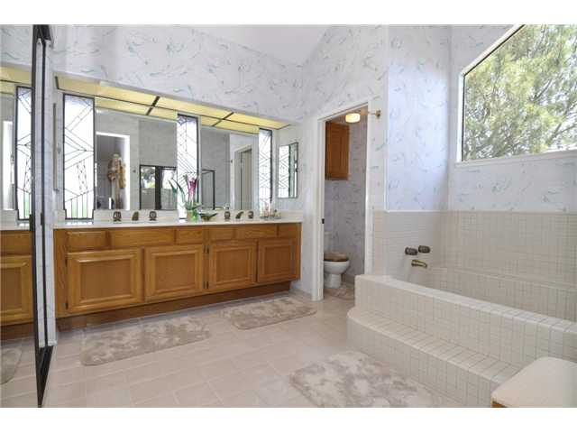 1177 Via Montecito Encinitas, CA 92024 - Photo 12 of 25 Gallery Image 12